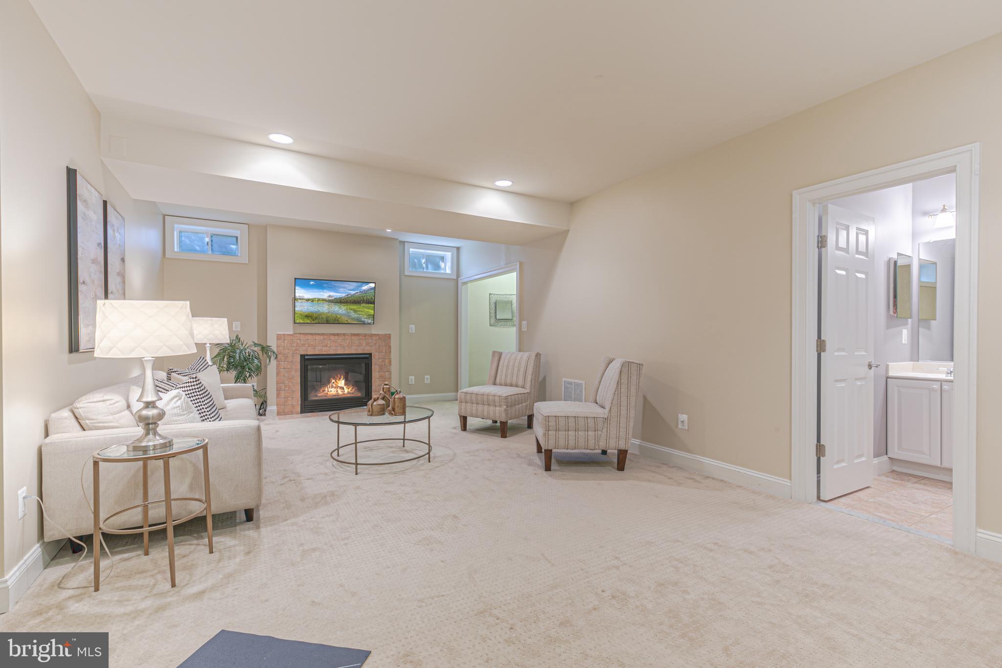 LEE HEIGHTS - Residential