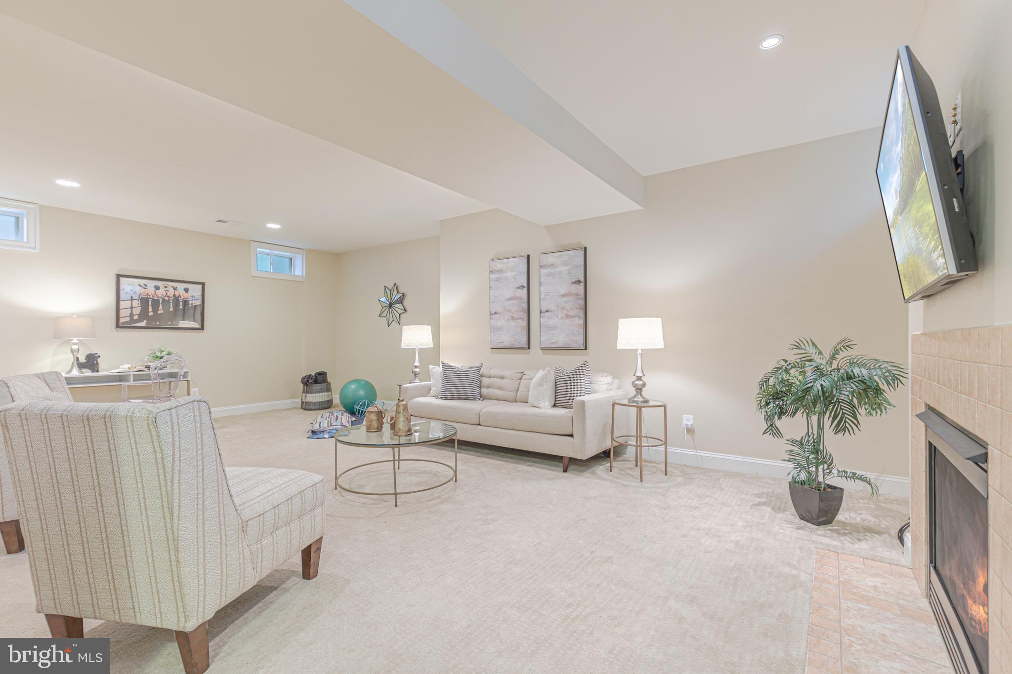 LEE HEIGHTS - Residential