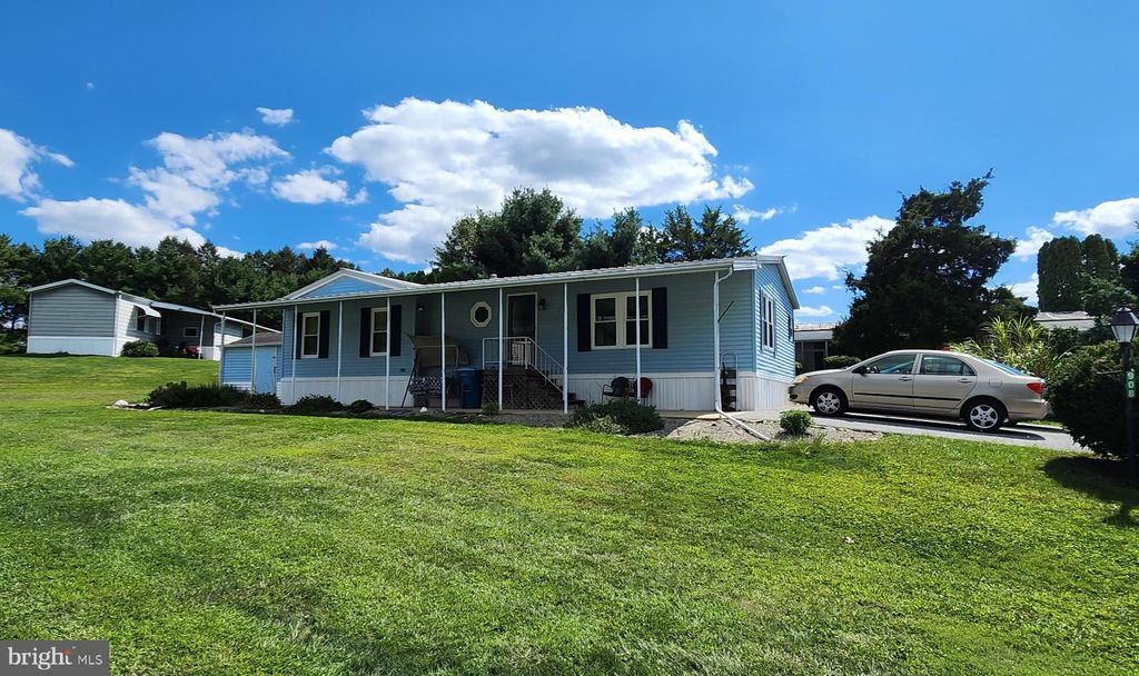 Photo of 908 Kelly Drive, MOUNT WOLF, PA 17347 (MLS # PAYK2089718)