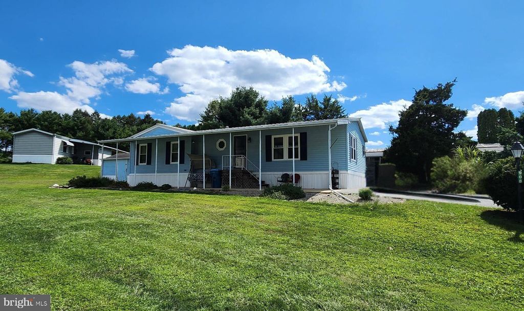 Photo of 908 Kelly Drive, MOUNT WOLF, PA 17347 (MLS # PAYK2089718)