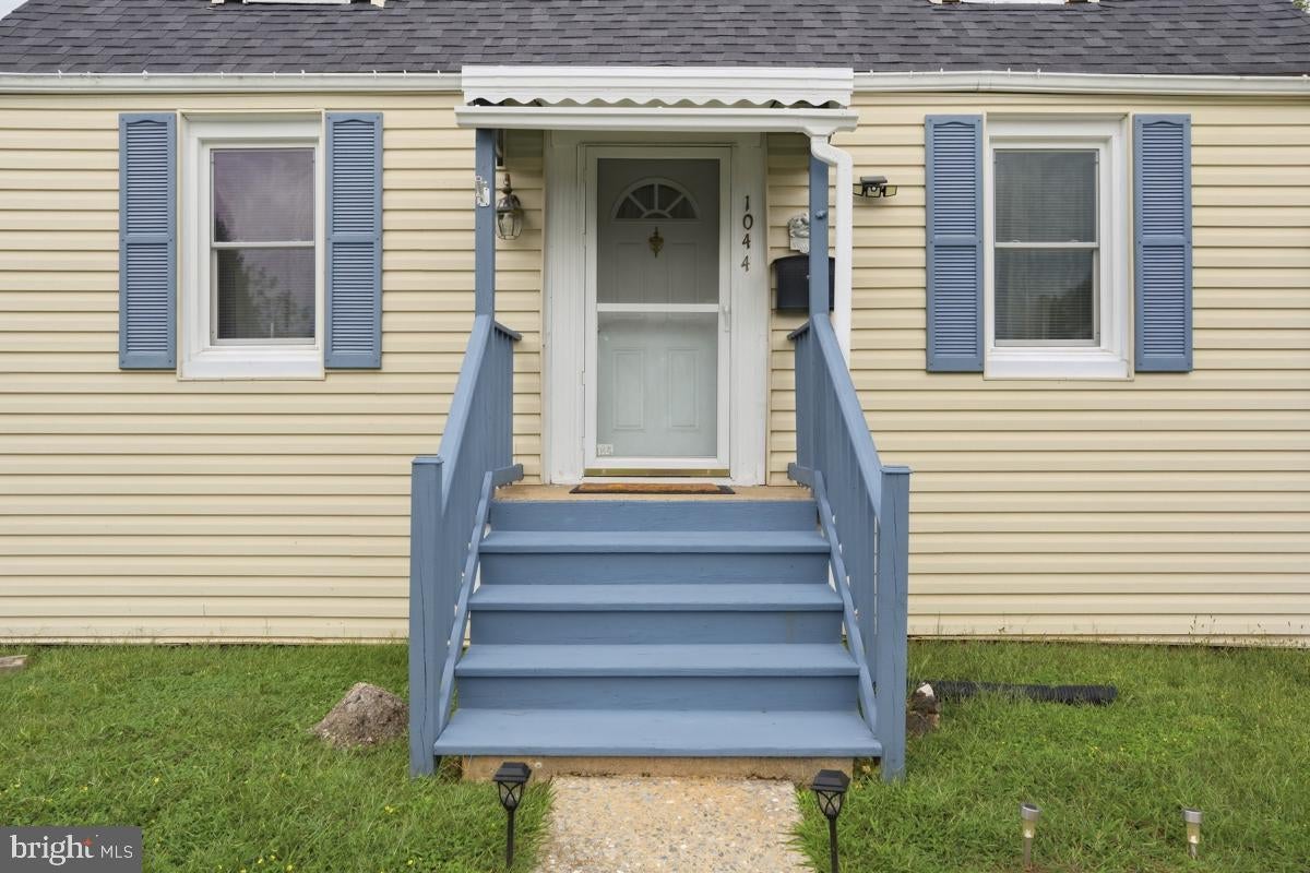1044 BEECHWOOD DRIVE