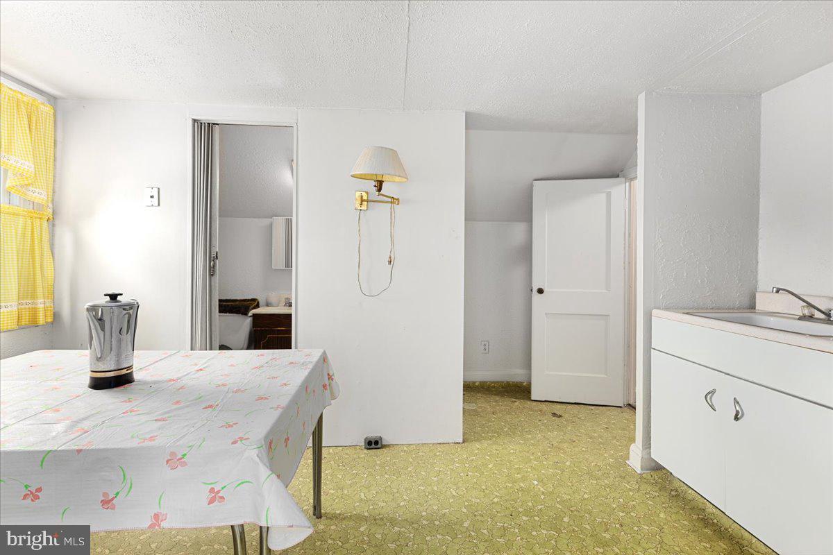 STOLLS MANOR - Residential