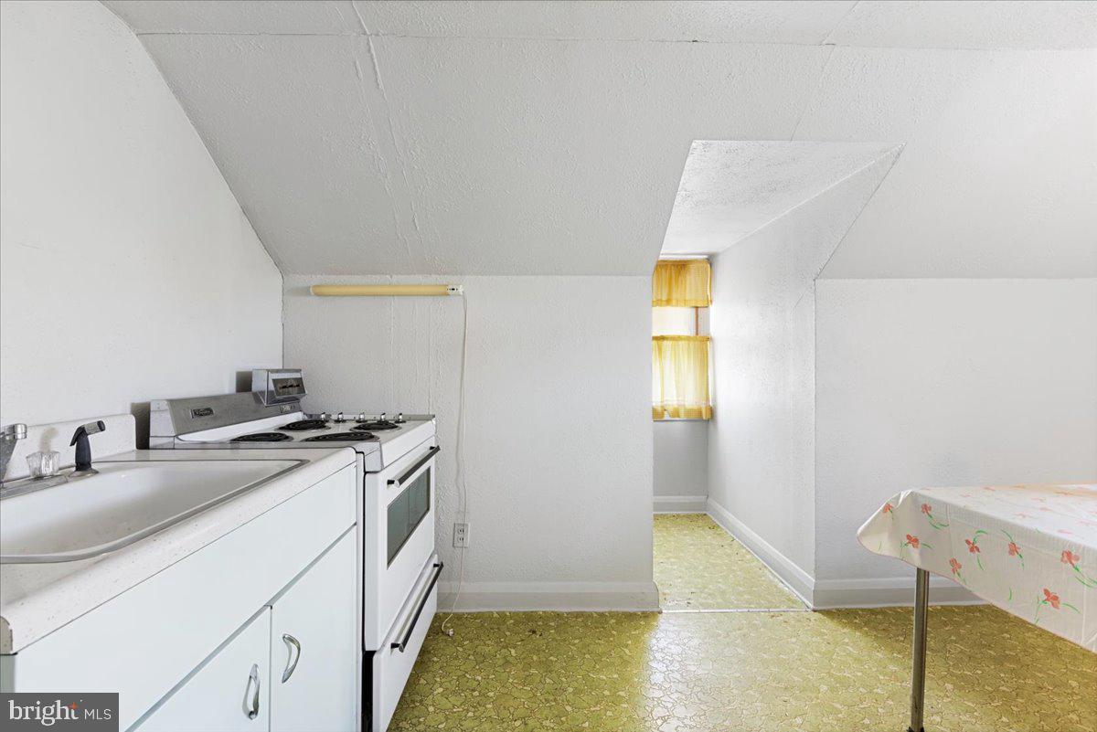 STOLLS MANOR - Residential