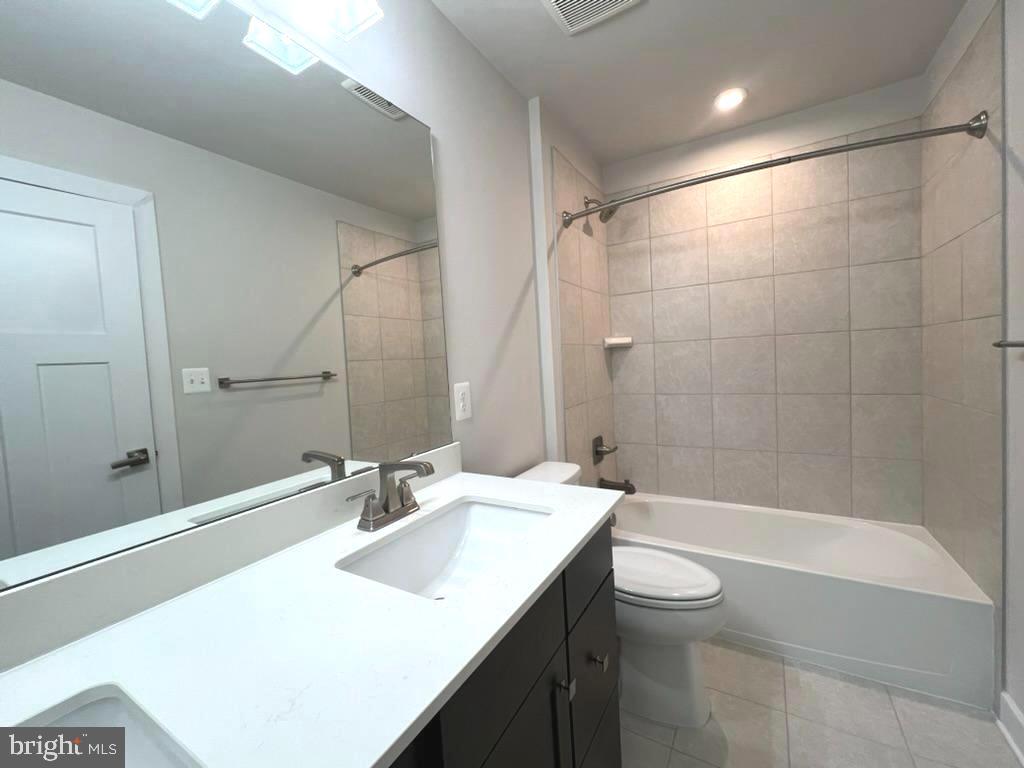 PADDOCK POINTE - Residential Lease