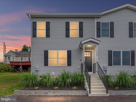 Townhouse For Sale - 178 Bank Street<br/> MOUNT JACKSON, VA 22842