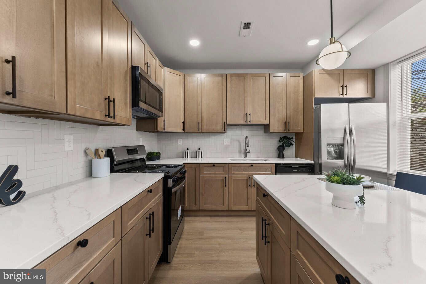 ELWOOD PARK - Residential