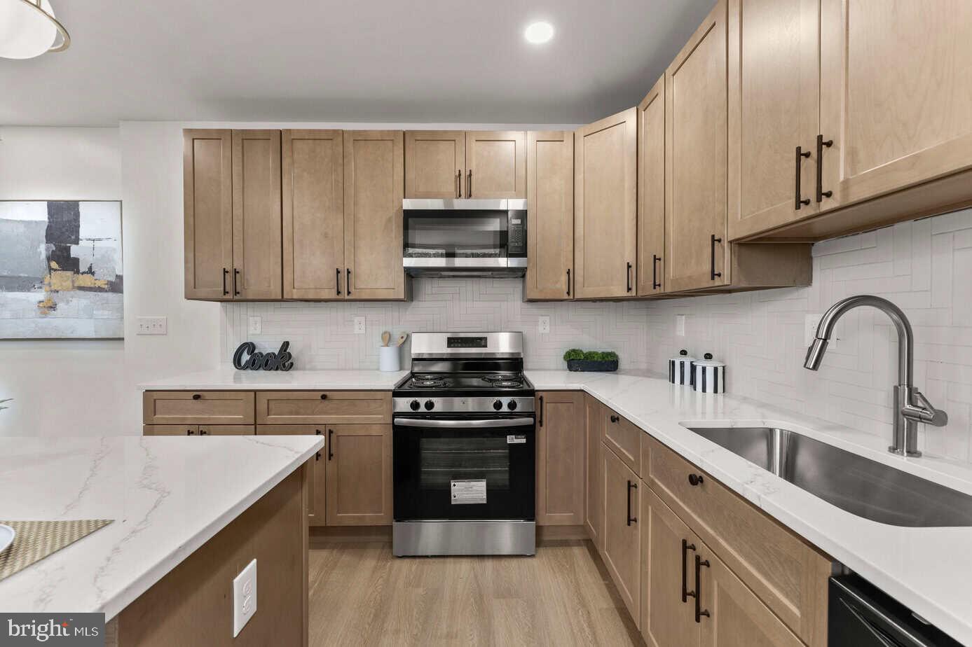ELWOOD PARK - Residential