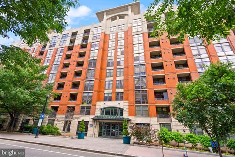 Photo of 1021 N Garfield Street #618, ARLINGTON, VA 22201 (MLS # VAAR2074154)