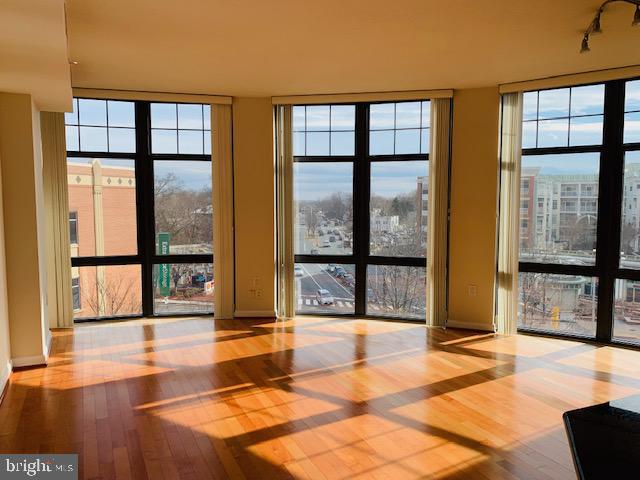 CLARENDON 1021 - Residential Lease