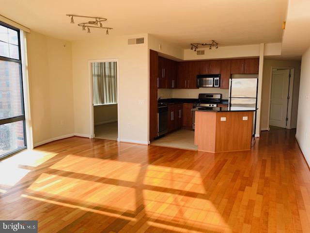 CLARENDON 1021 - Residential Lease