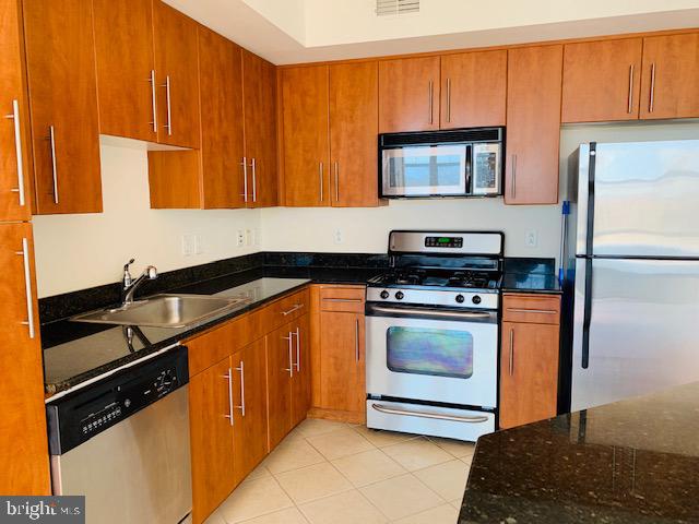 CLARENDON 1021 - Residential Lease