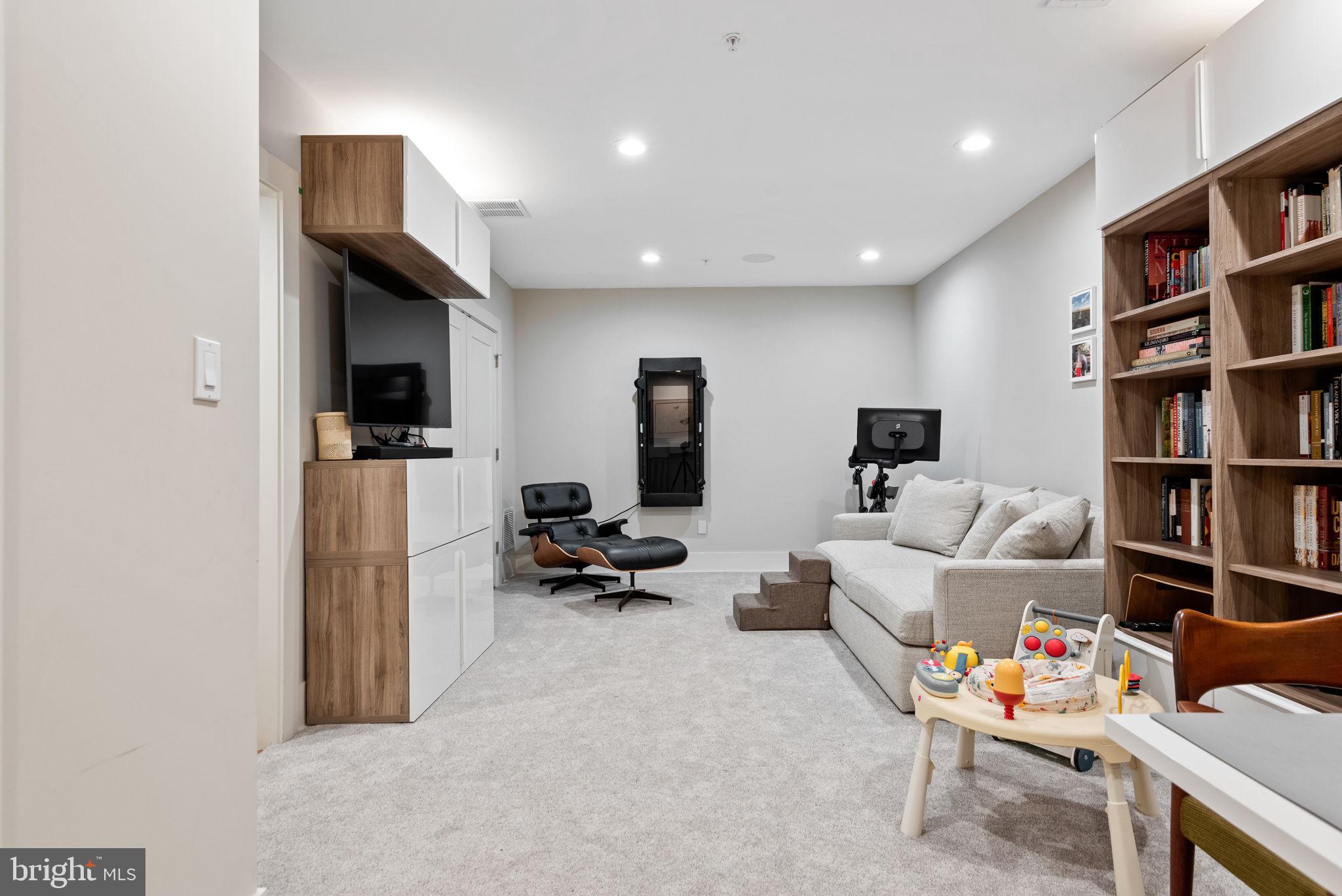 LITTLE FALLS PLACE - Residential Lease