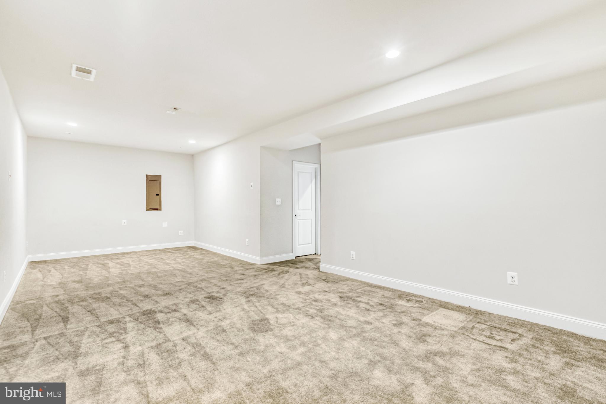 REGENCY AT CREEKSIDE - Residential