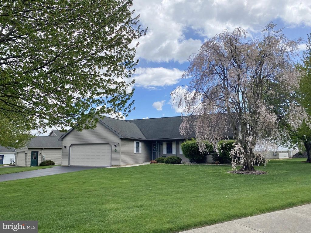 Photo of 36 Rosemont Drive, MYERSTOWN, PA 17067 (MLS # PALN2024784)