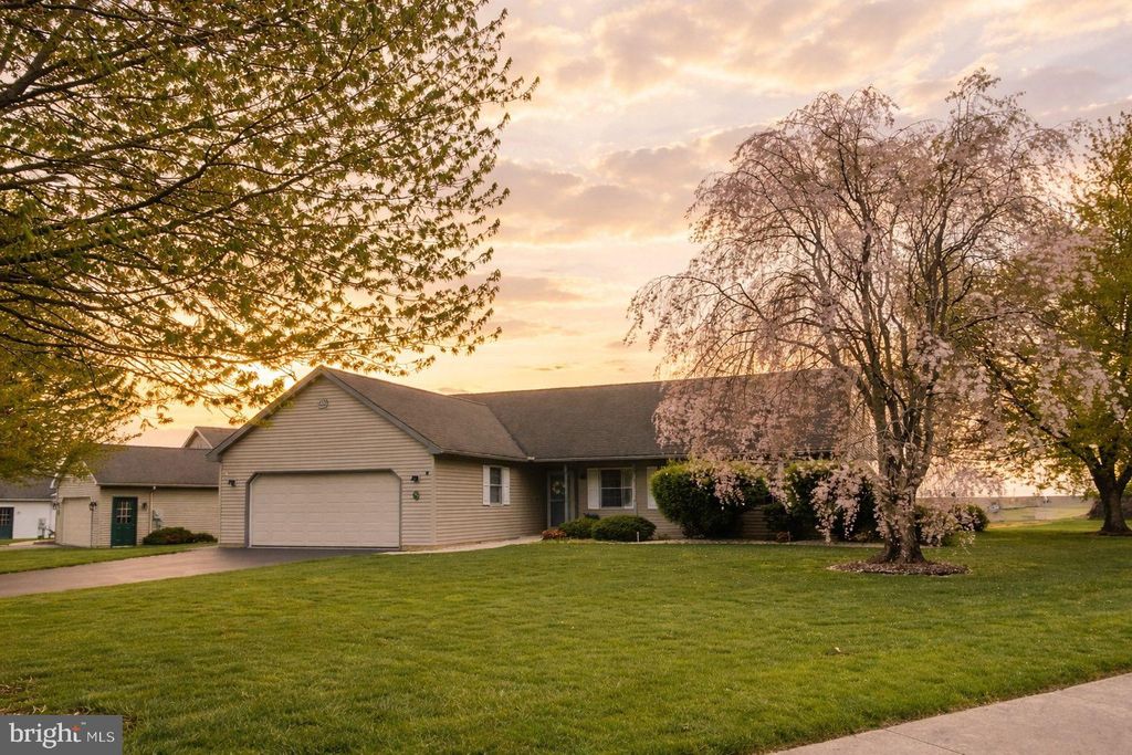 Photo of 36 Rosemont Drive, MYERSTOWN, PA 17067 (MLS # PALN2024784)