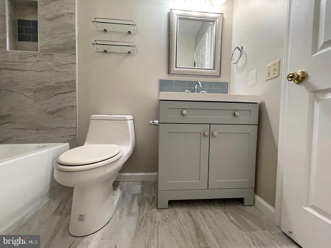 BAYVIEW ESTATES - Residential Lease