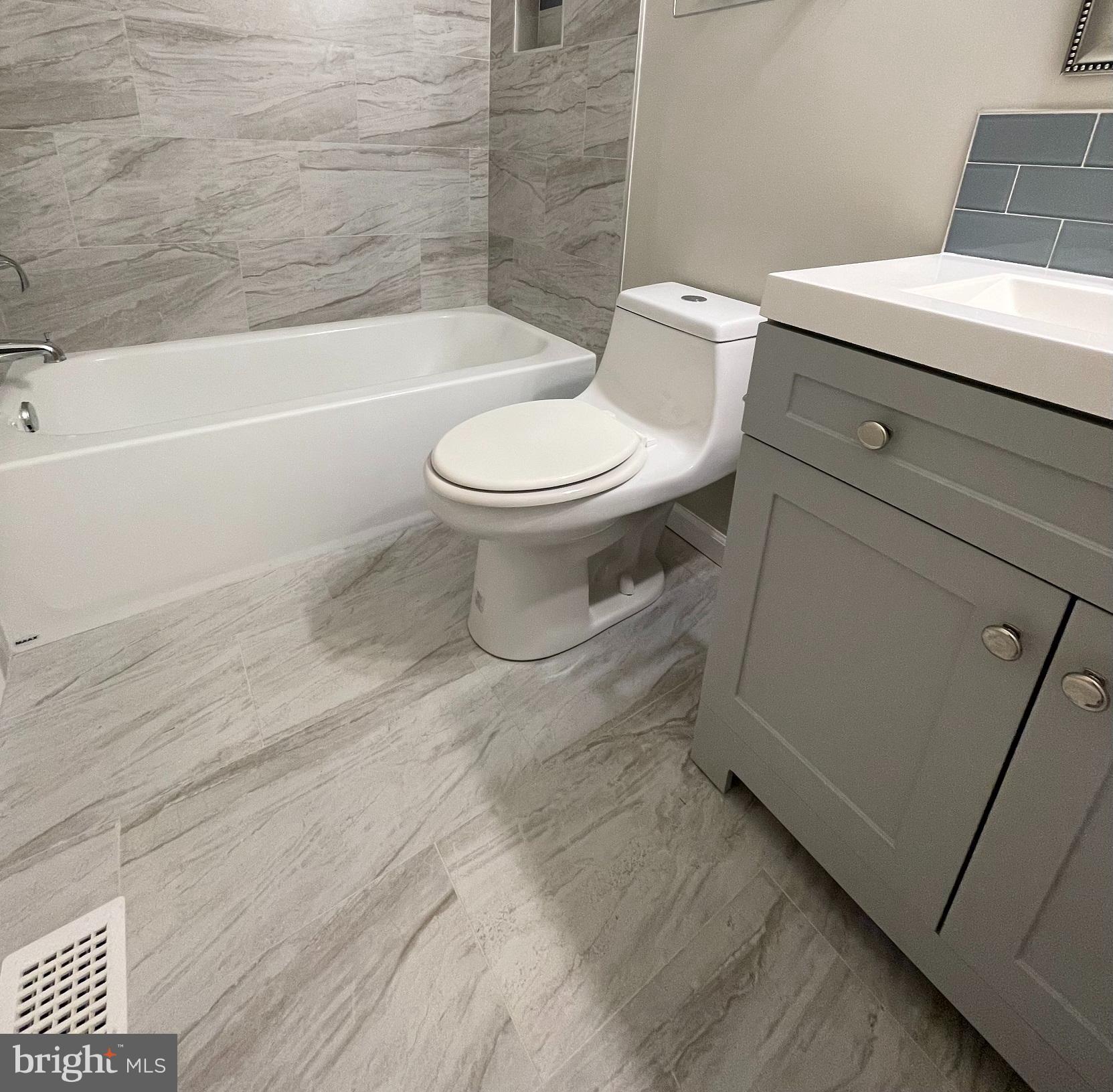 BAYVIEW ESTATES - Residential Lease