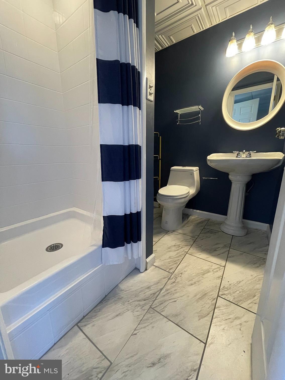 BAYVIEW ESTATES - Residential Lease