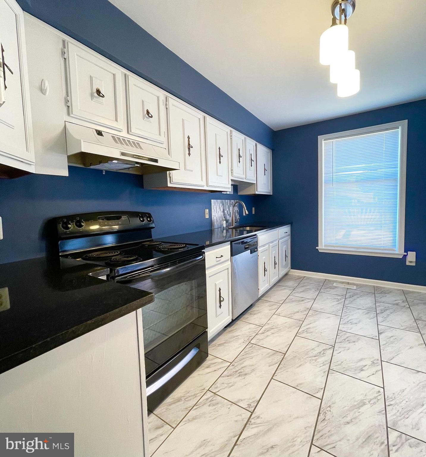 BAYVIEW ESTATES - Residential Lease