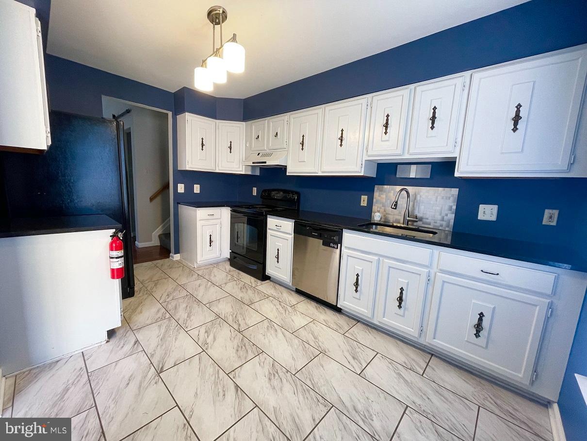 BAYVIEW ESTATES - Residential Lease