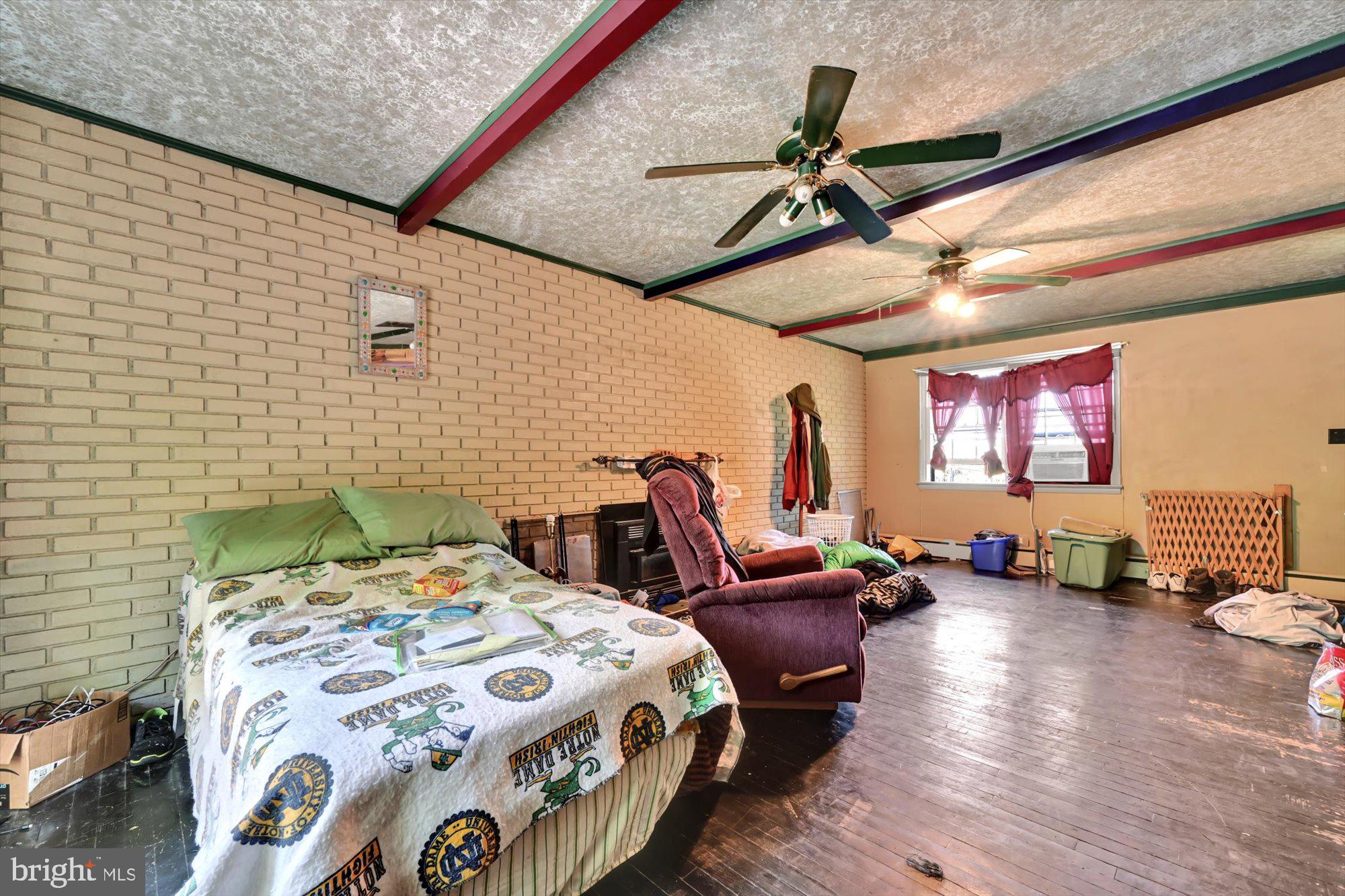 HAWK MOUNTAIN - Residential
