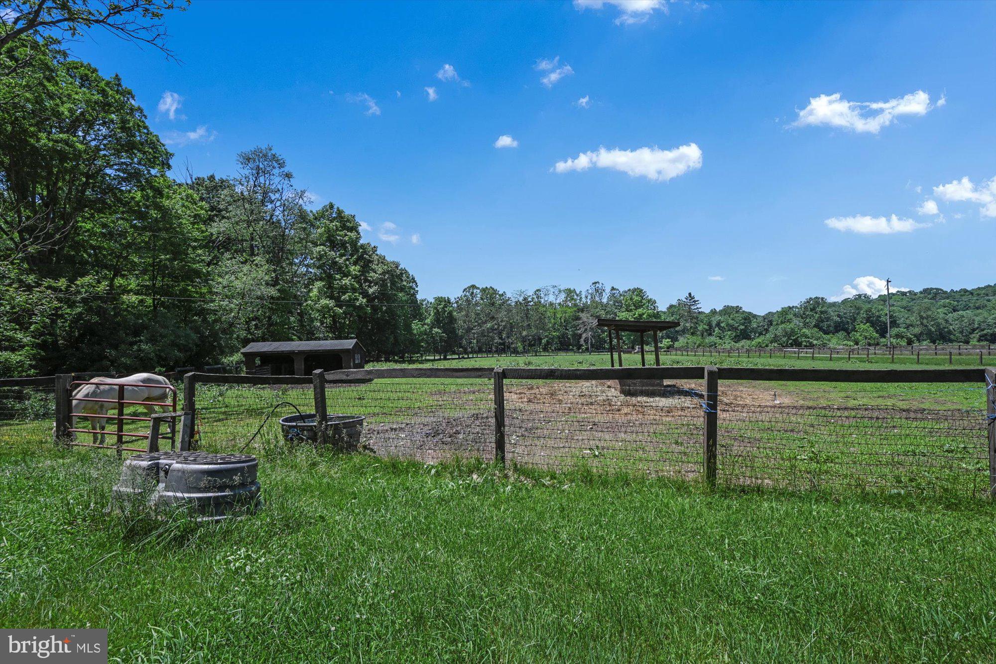 HAWK MOUNTAIN - Residential