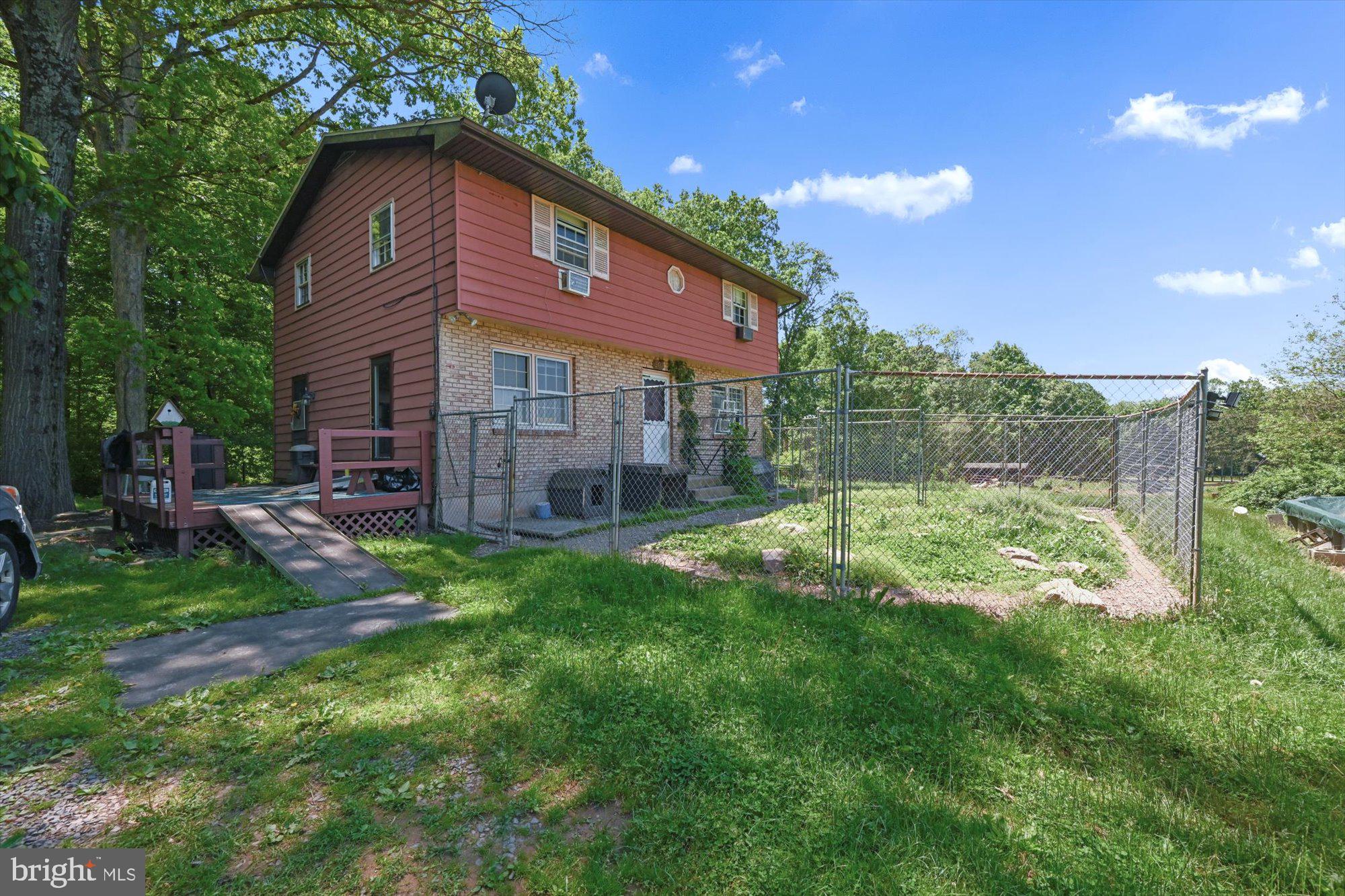 HAWK MOUNTAIN - Residential