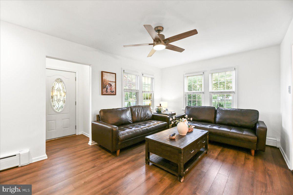 335 S WHITE HORSE PIKE