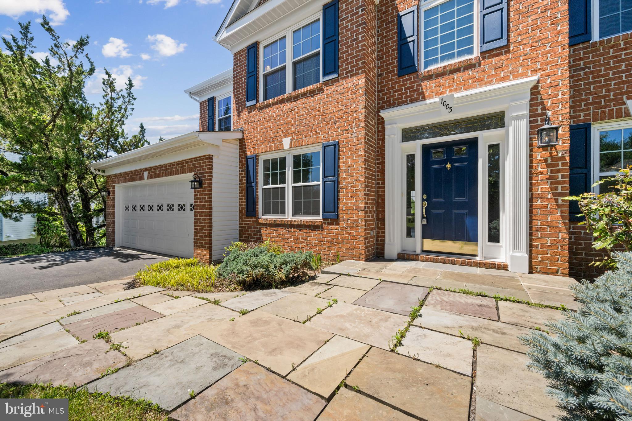 1003 GLENEAGLE COURT