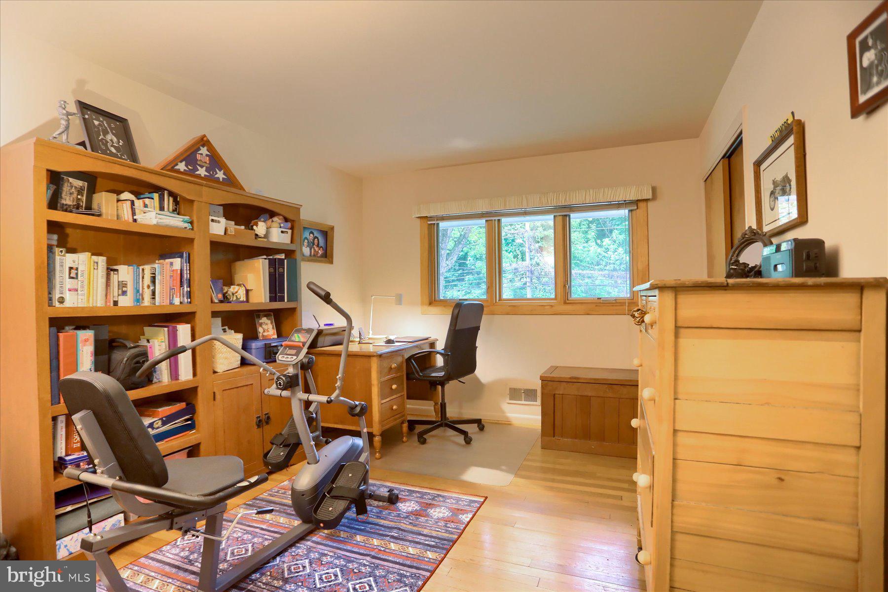 NORTH ROLAND PARK - Residential