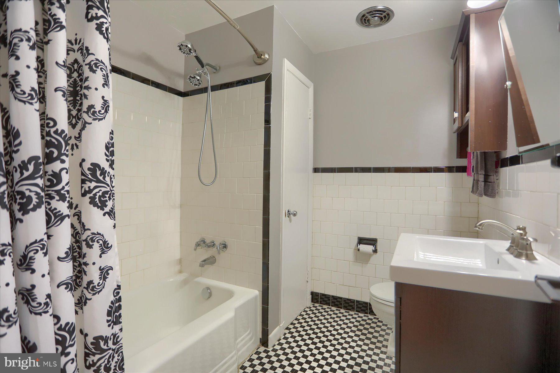 NORTH ROLAND PARK - Residential