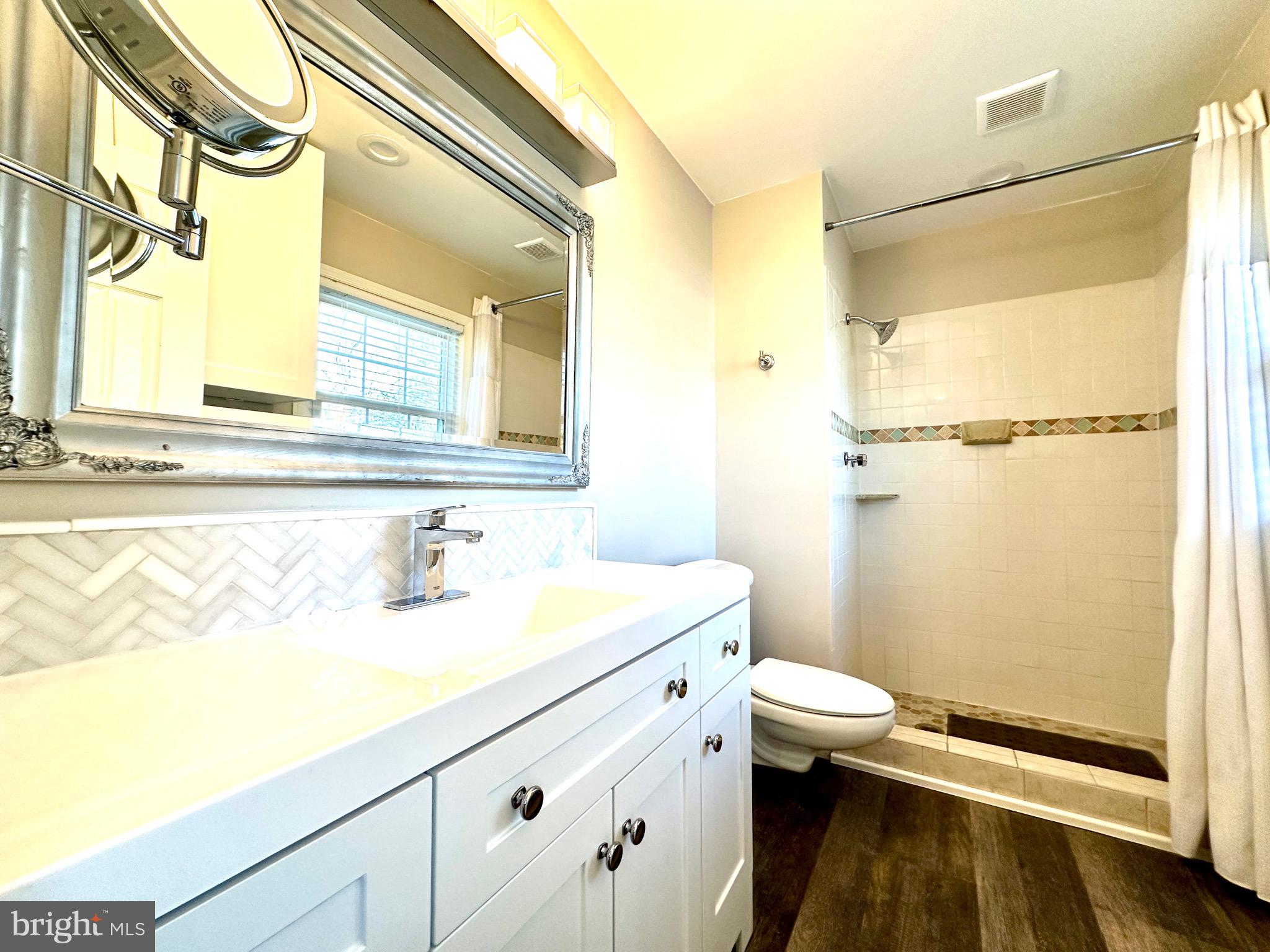 LAKEVALE ESTATES - Residential Lease