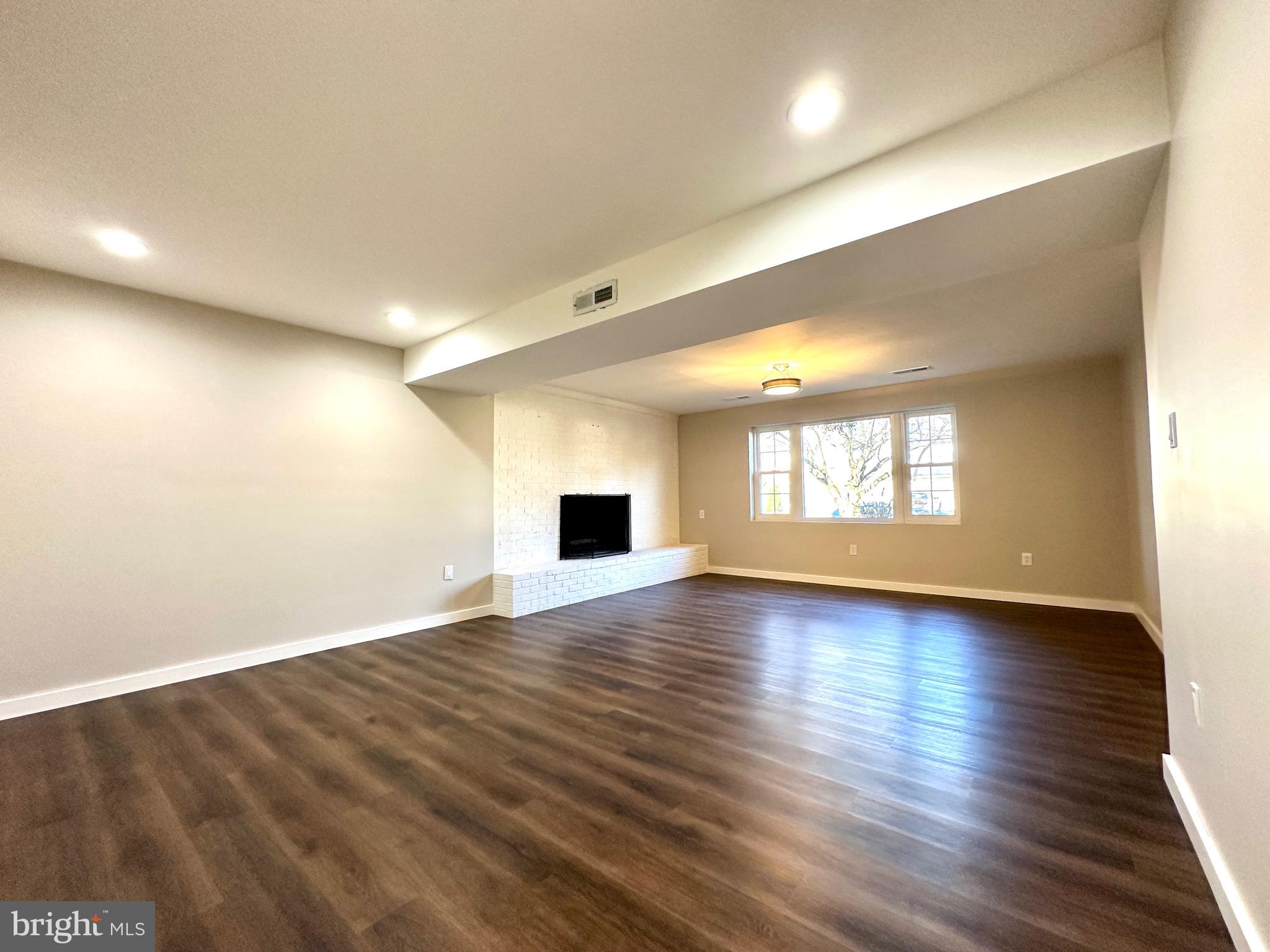 LAKEVALE ESTATES - Residential Lease