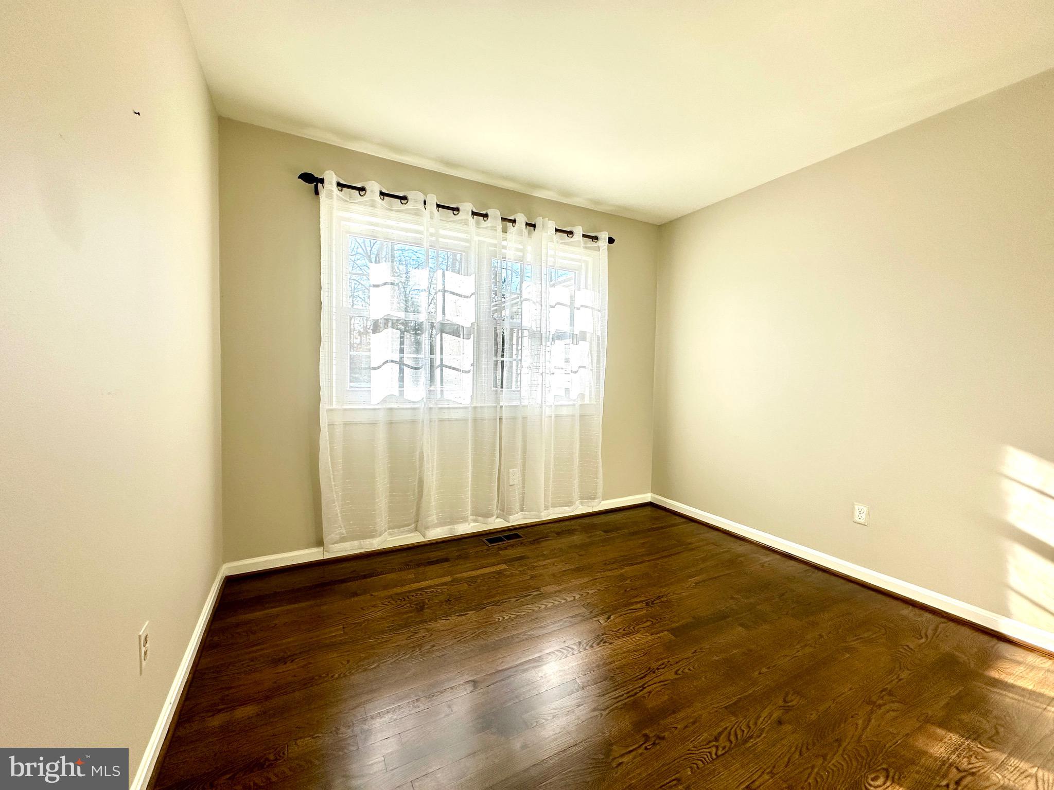 LAKEVALE ESTATES - Residential Lease