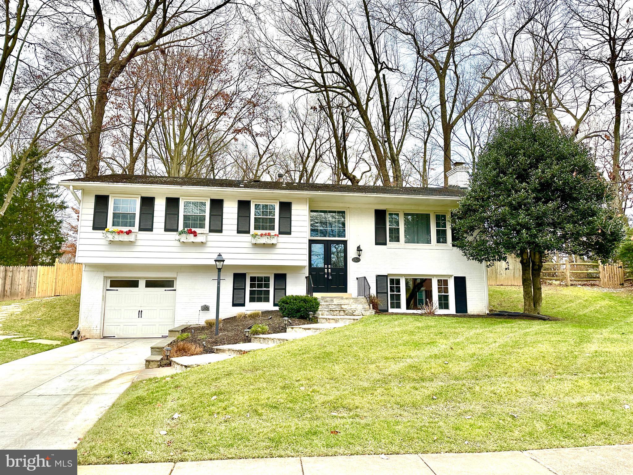 LAKEVALE ESTATES - Residential Lease