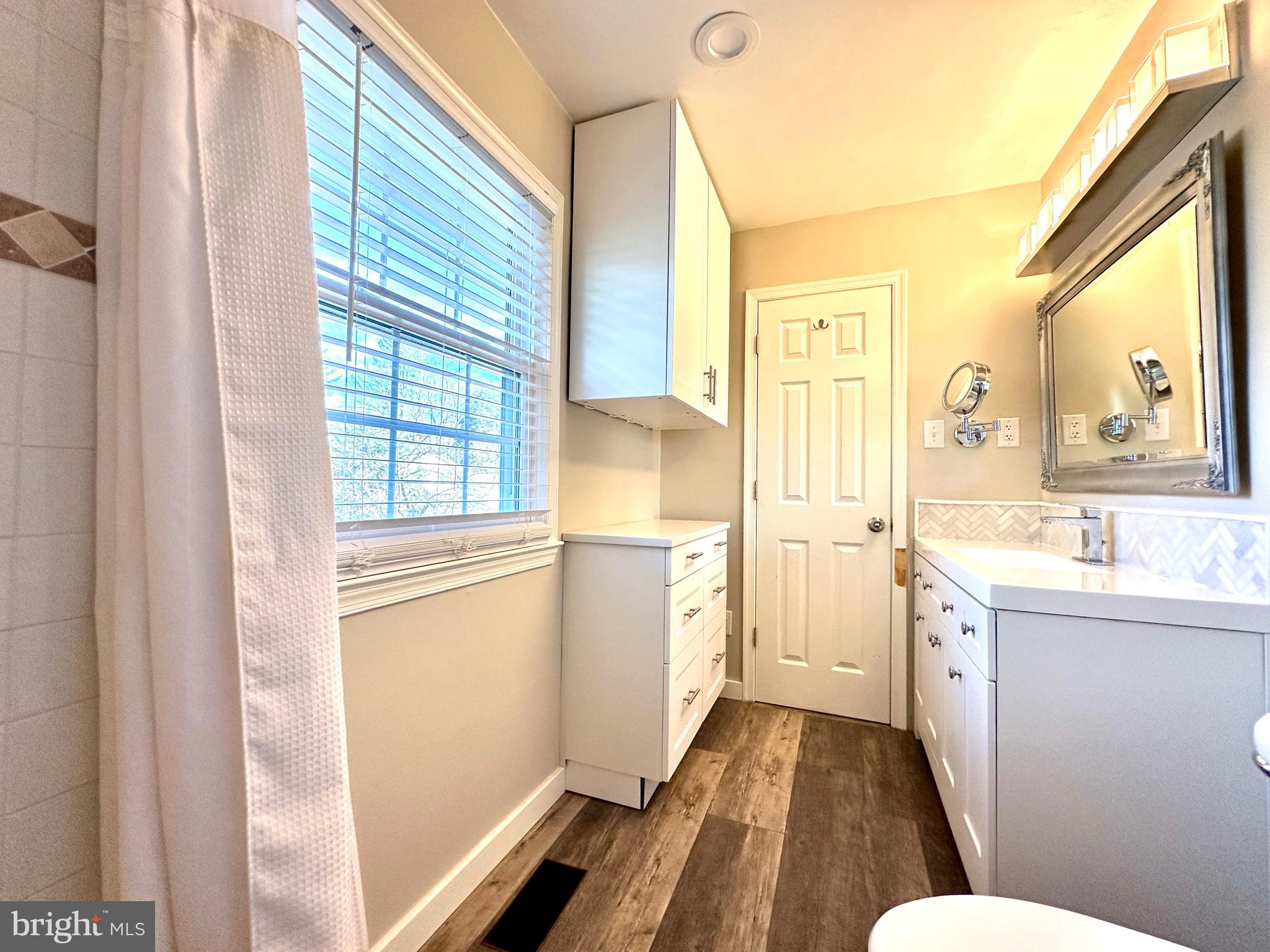 LAKEVALE ESTATES - Residential Lease