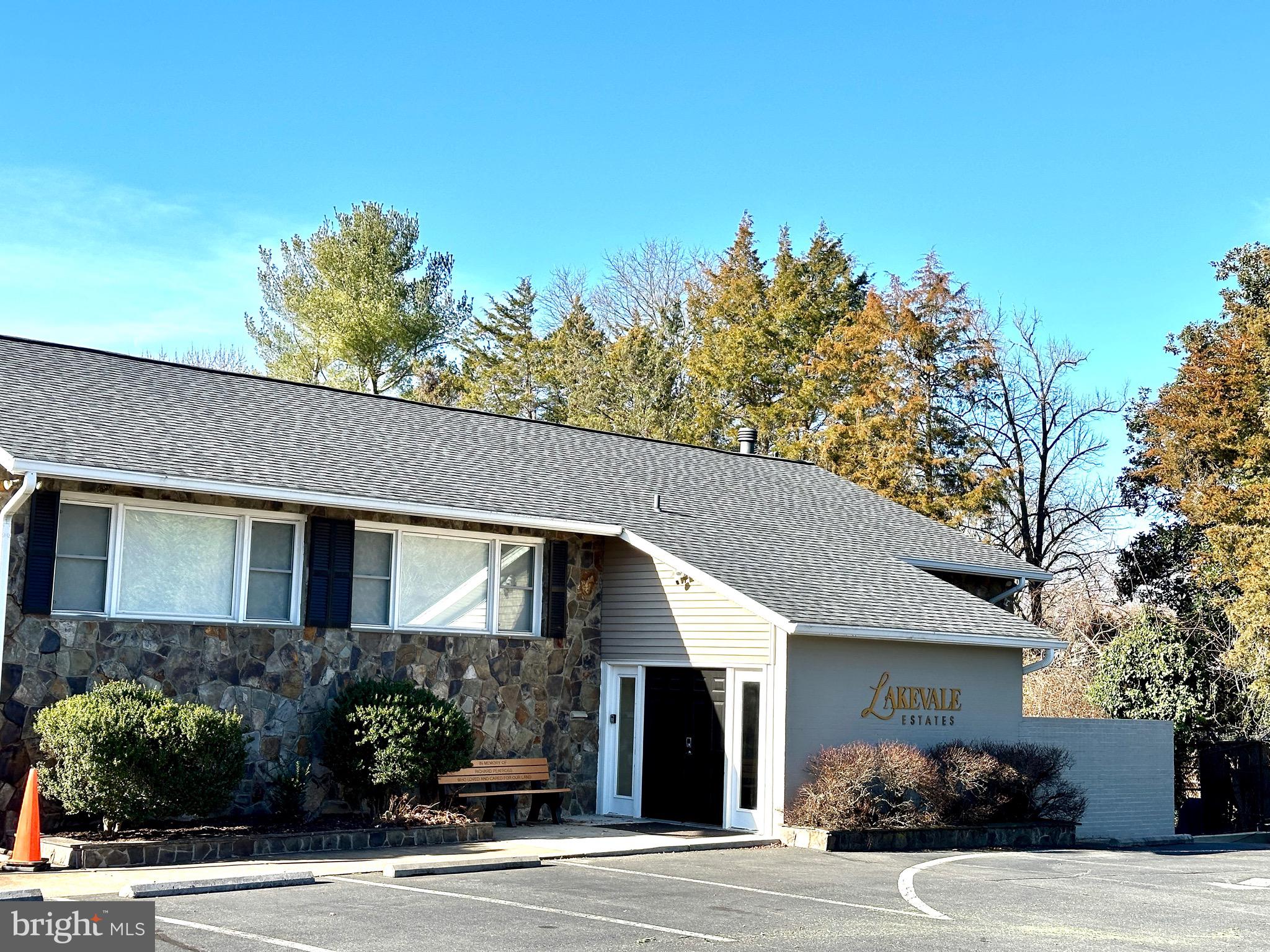 LAKEVALE ESTATES - Residential Lease