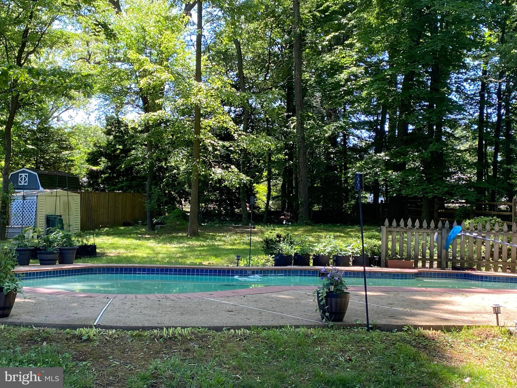 LAKEVALE ESTATES - Residential Lease