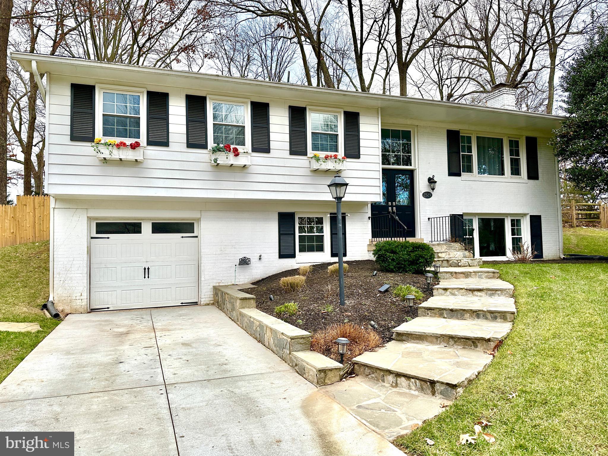 LAKEVALE ESTATES - Residential Lease