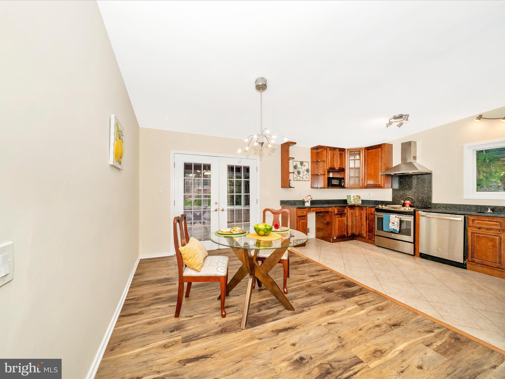 GREENWOOD KNOLLS - Residential Lease