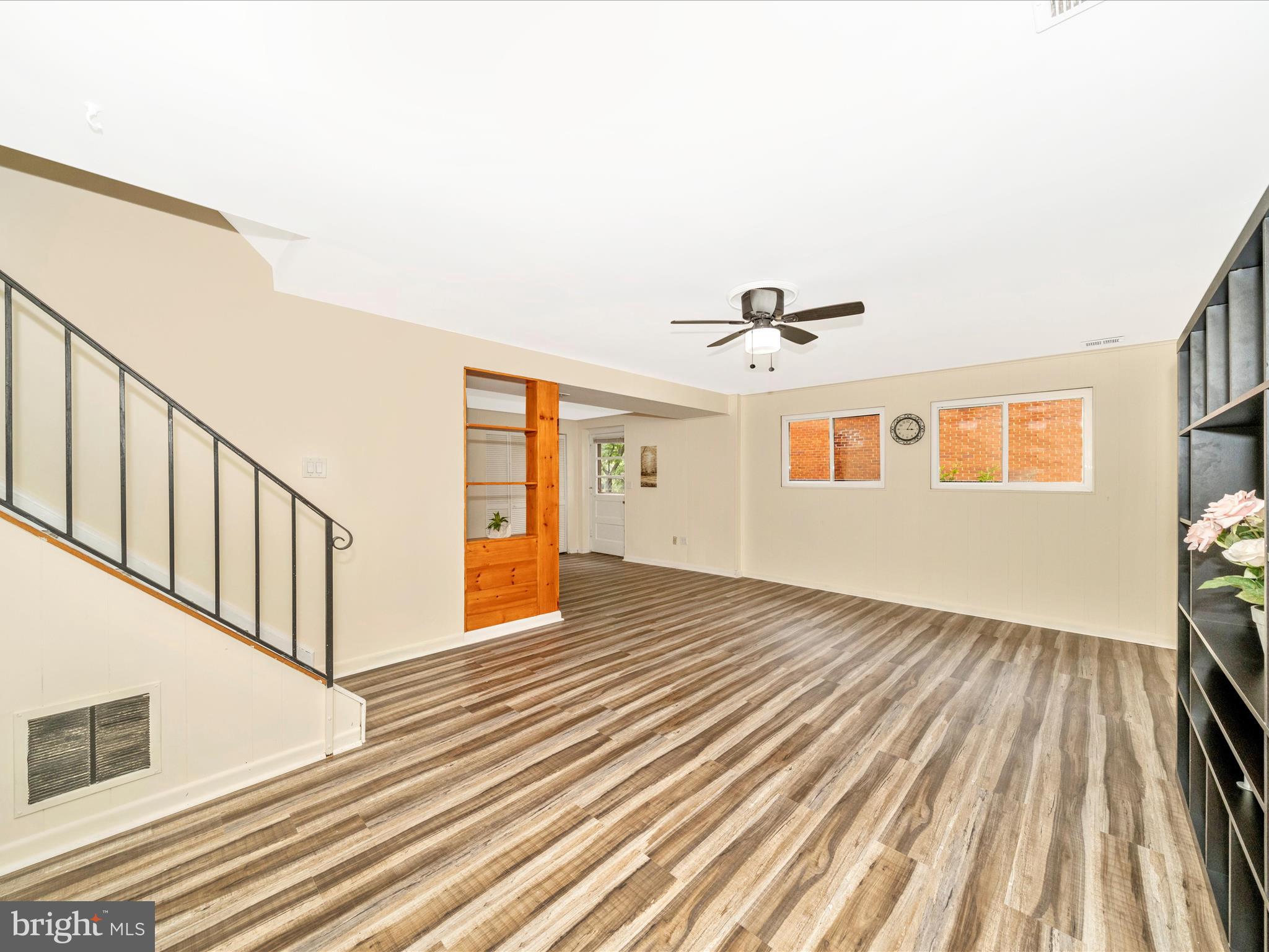 GREENWOOD KNOLLS - Residential Lease