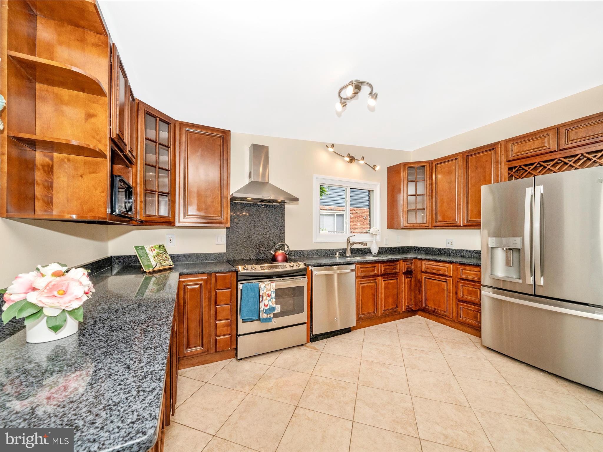 GREENWOOD KNOLLS - Residential Lease