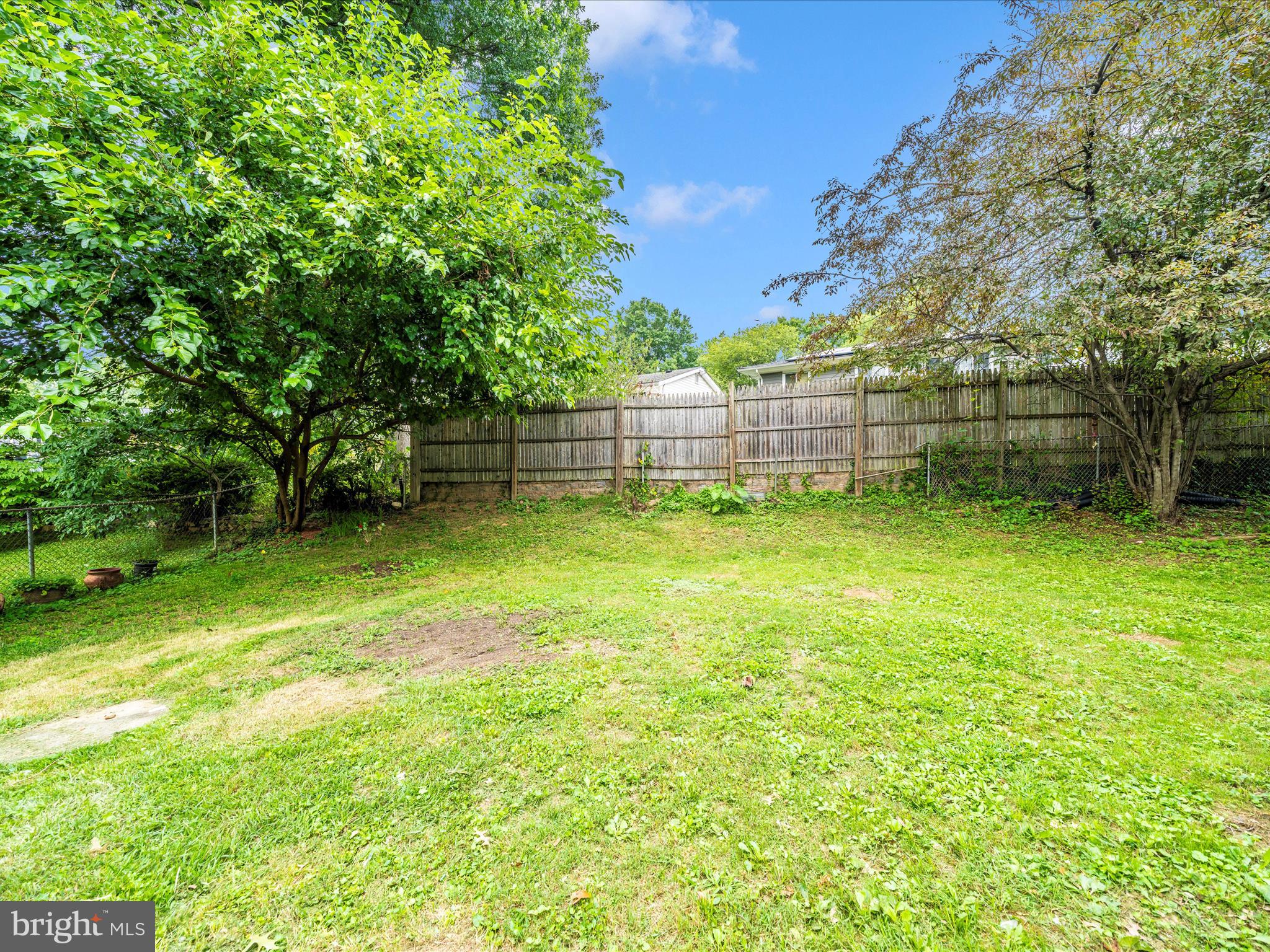 GREENWOOD KNOLLS - Residential Lease