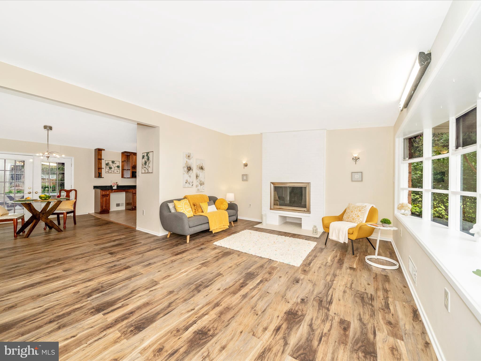 GREENWOOD KNOLLS - Residential Lease