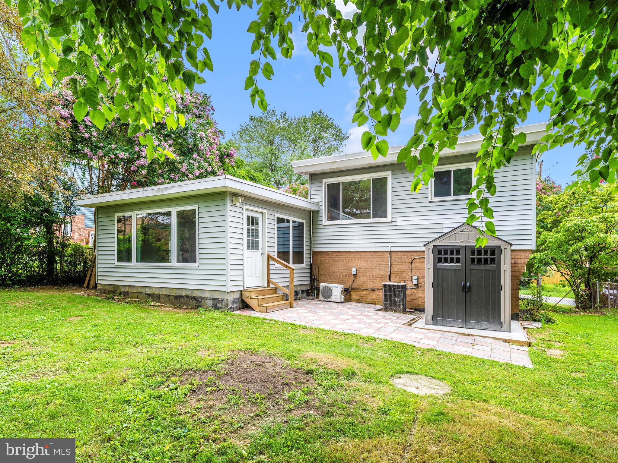 GREENWOOD KNOLLS - Residential Lease