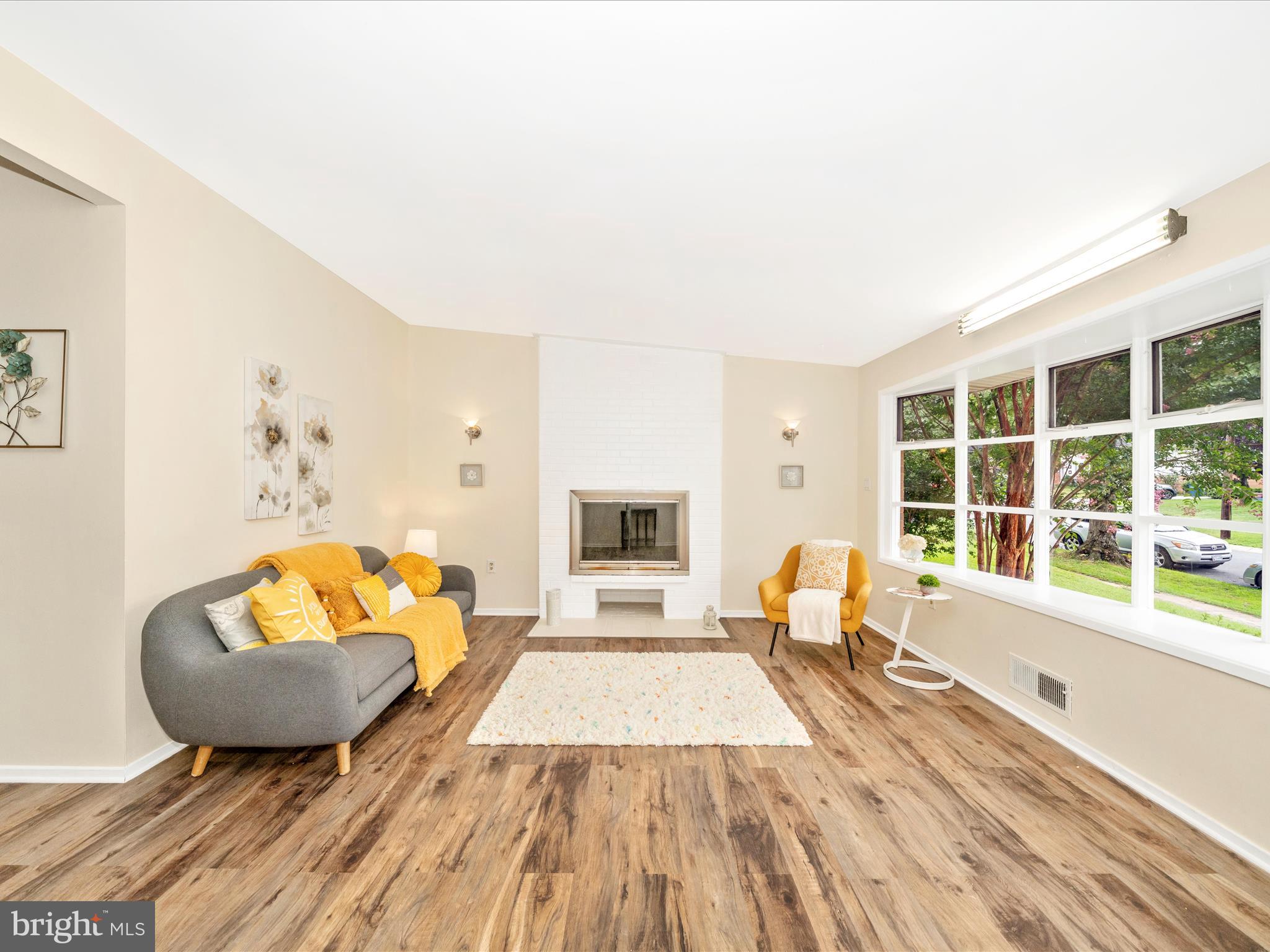 GREENWOOD KNOLLS - Residential Lease