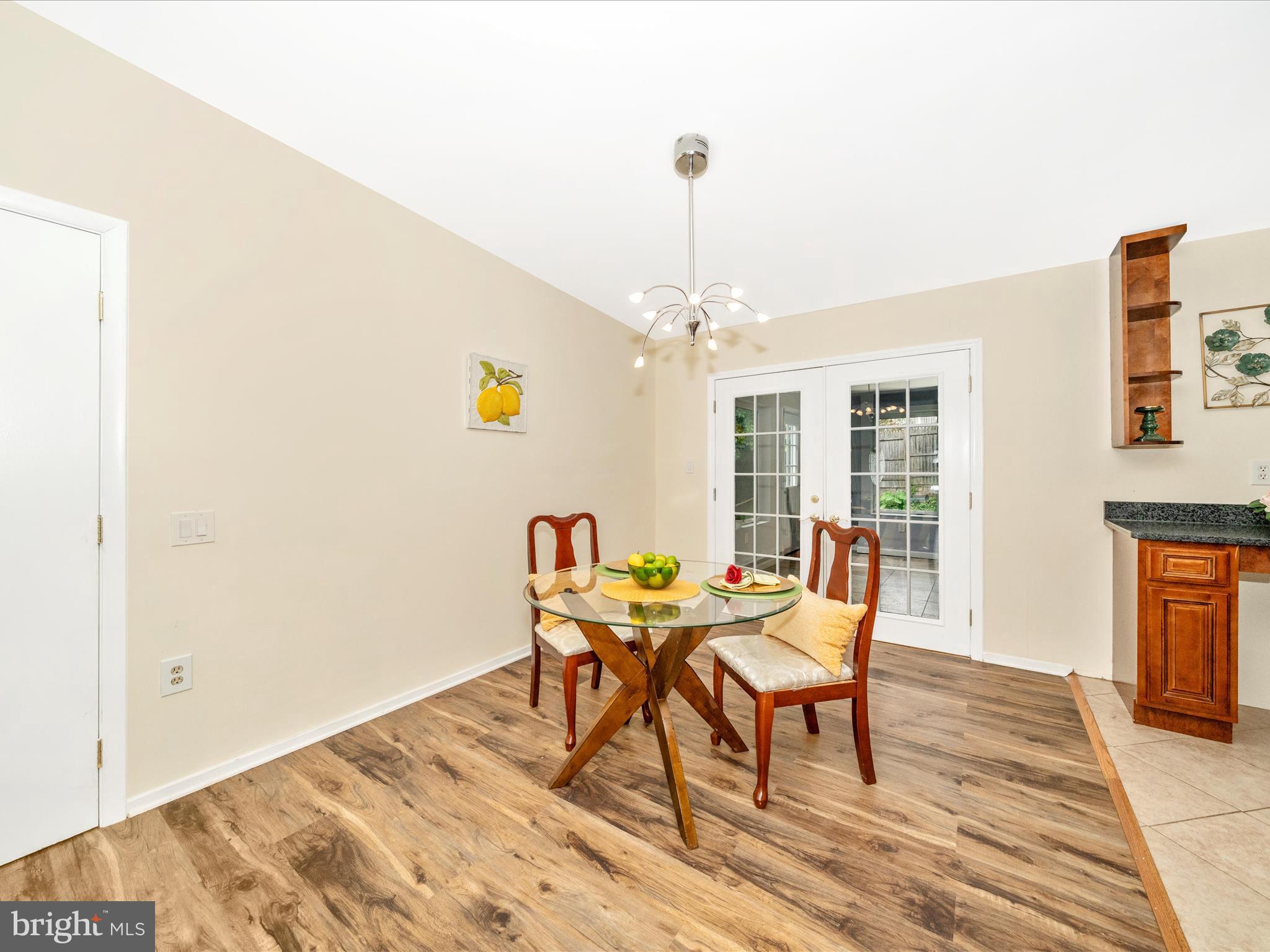 GREENWOOD KNOLLS - Residential Lease