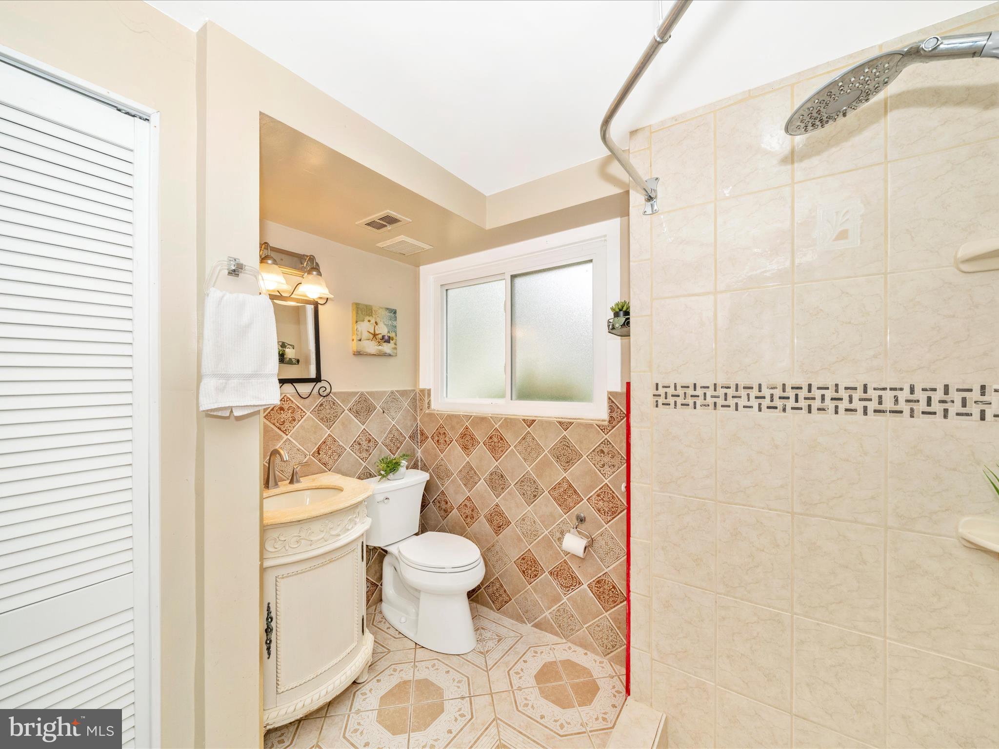 GREENWOOD KNOLLS - Residential Lease