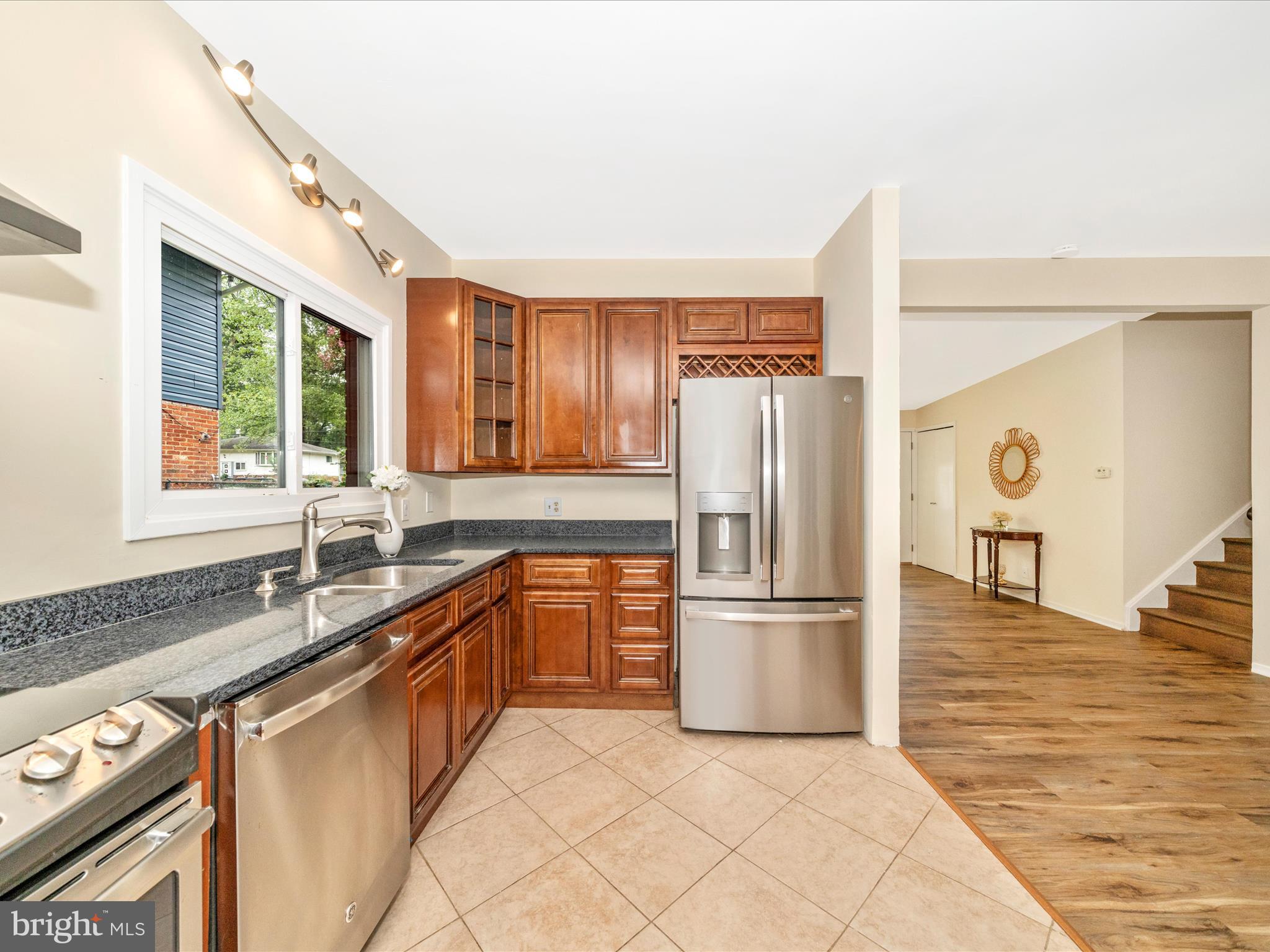 GREENWOOD KNOLLS - Residential Lease