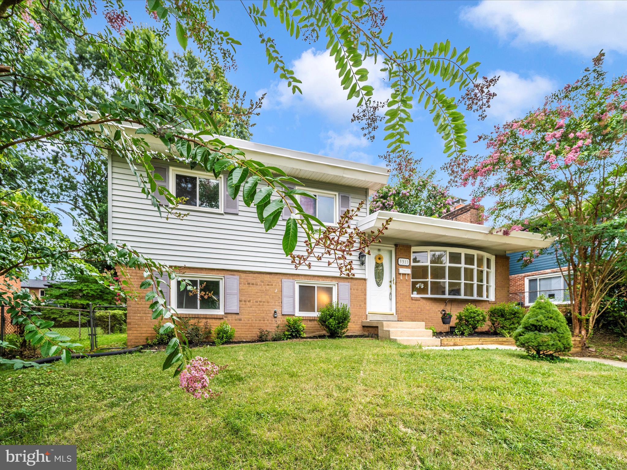 GREENWOOD KNOLLS - Residential Lease